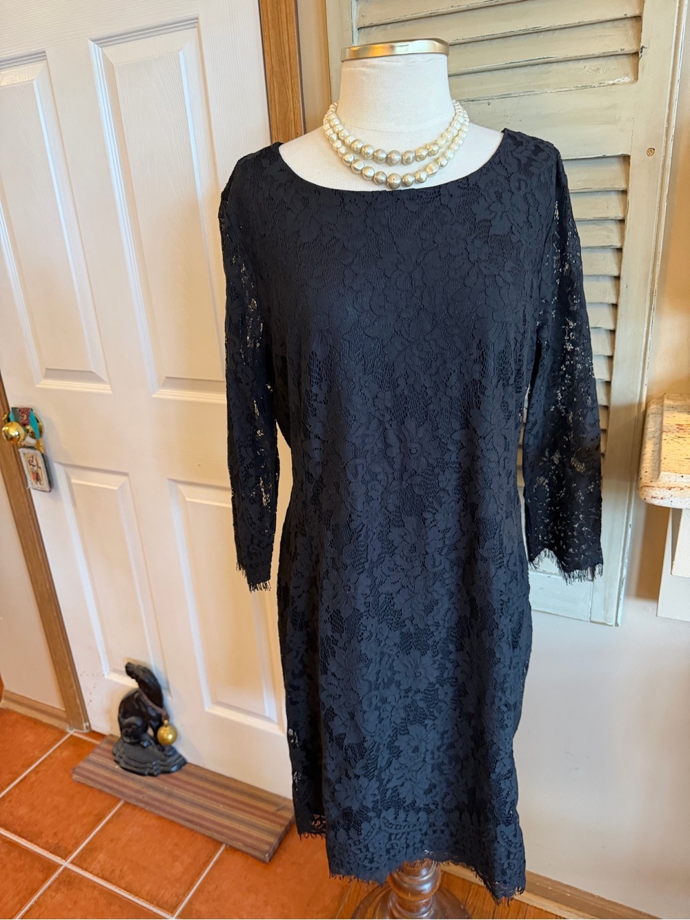 Simply Styled Black Lace Long-Sleeve Shift Dress
